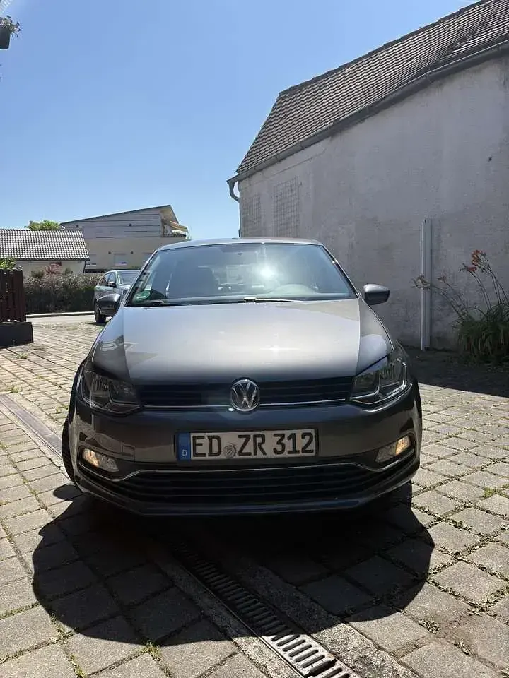 Gebraucht VW Polo LOUNGE 90 PS (66 kW) 2015 Grau Limousine