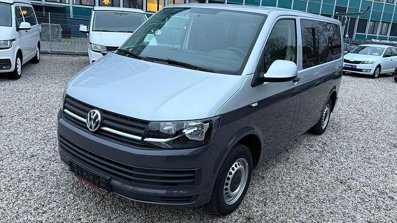 Gebraucht VW Multivan 150 PS (110 kW) 2019 Weiß und grün foliert Van