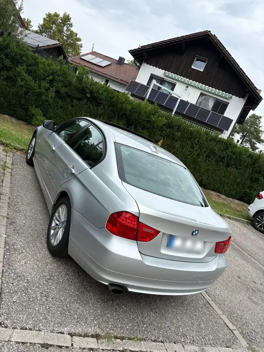 Gebraucht BMW 320 170 PS (125 kW) 2009 Silber Limousine