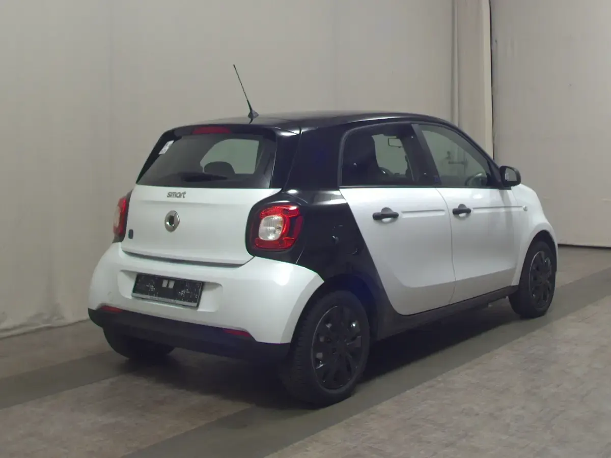 Gebraucht Smart ForFour Electric Drive 60 kW (82 PS) 2022 Weiss Limousine