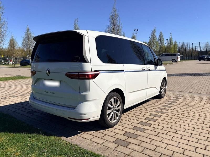 Gebraucht VW Multivan Style 204 PS (150 kW) 2023 Weiß Van