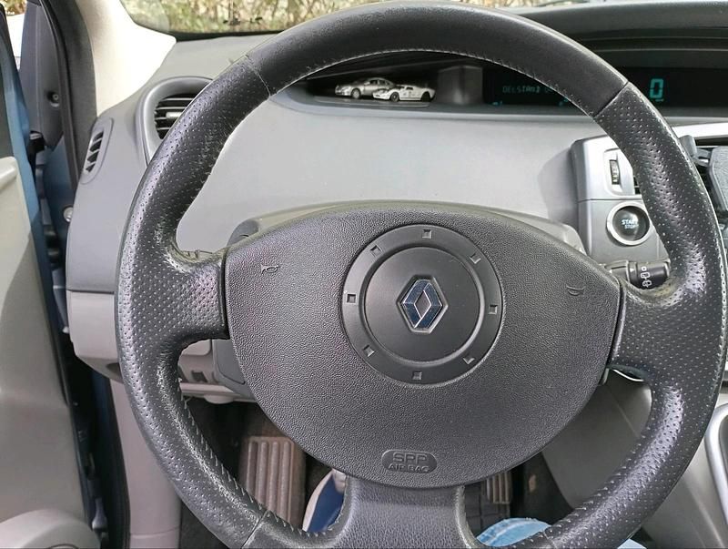 Grau Gebraucht 2006 Renault Grand Scénic II Van / Kleinbus | 2.100 € - Bild 1/4