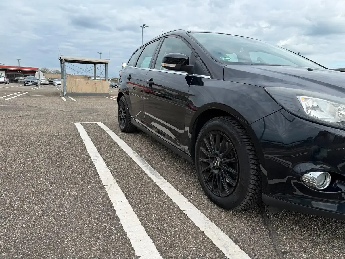 Second-hand Ford Focus 100 CP (73 kW) 2014 Negru Hatchback