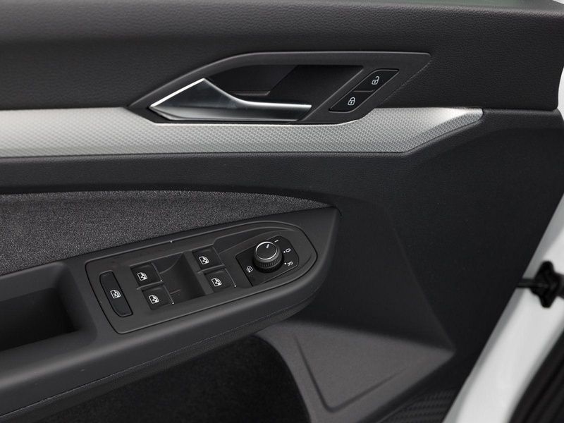 Gebraucht VW Golf VIII Move 131 PS (96 kW) 2023 Weiß Limousine