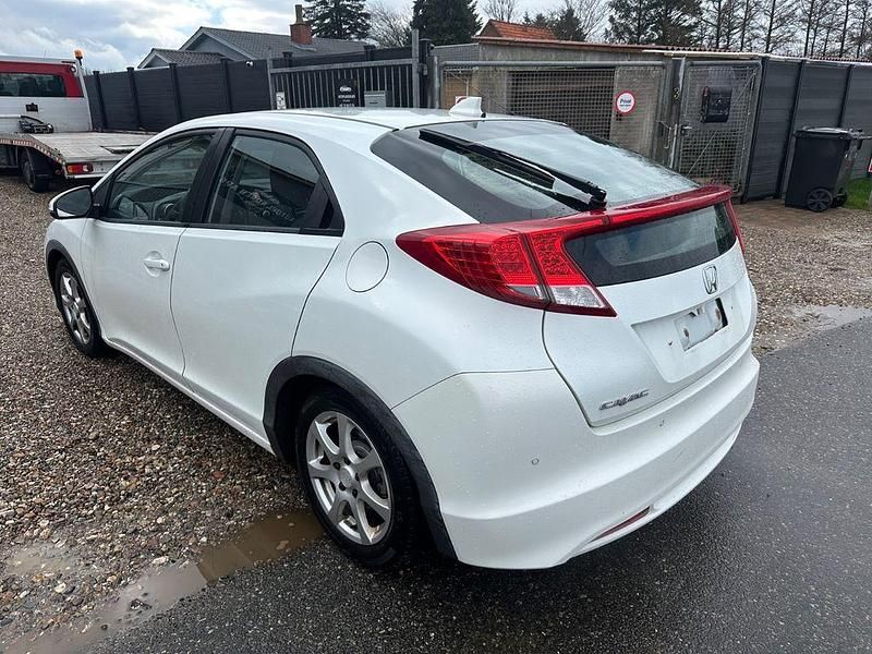 Second-hand Honda Civic 141 CP (103 kW) 2012 Alb Berlinǎ