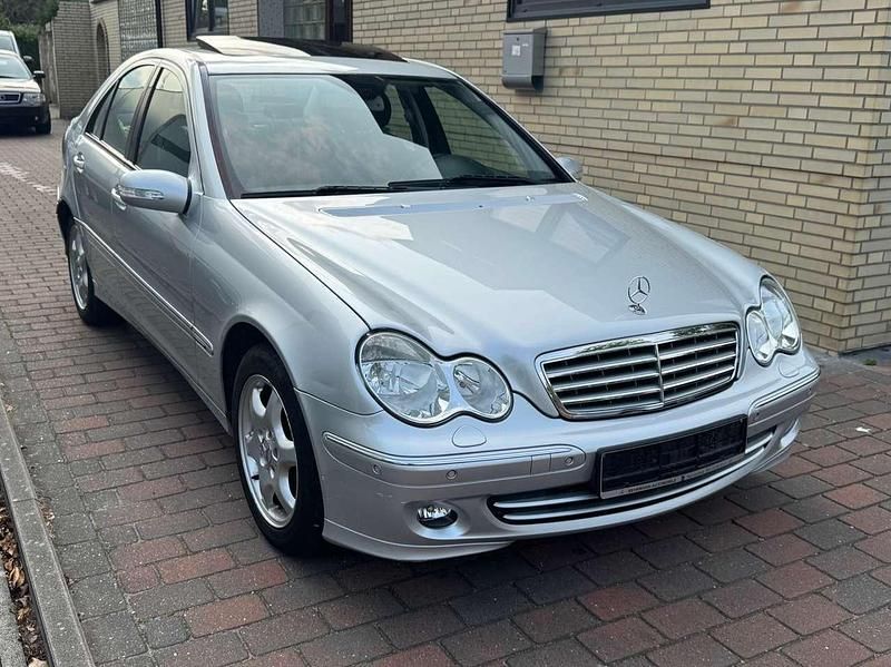 Silber Gebraucht 2006 Mercedes C200 Elegance Limousine | 4.999 € (Fairer Preis) - Bild 1/4