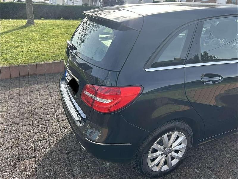 Gebraucht Mercedes B180 109 PS (80 kW) 2014 Schwarz Van / Kleinbus