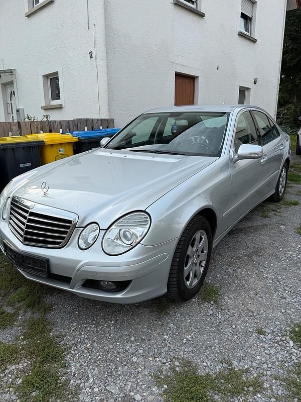 Silber Gebraucht 2006 Mercedes E220 Limousine | 5.000 € (Fairer Preis) - Bild 1/4