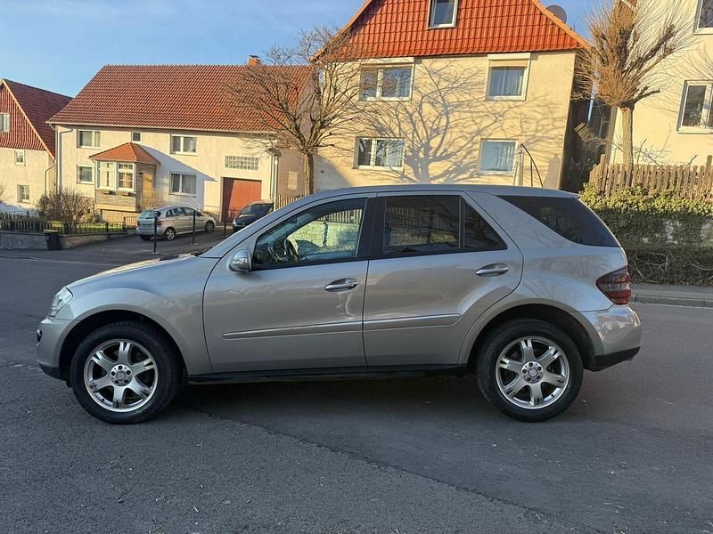 Gebraucht Mercedes ML420 306 PS (225 kW) 2008 Gold SUV