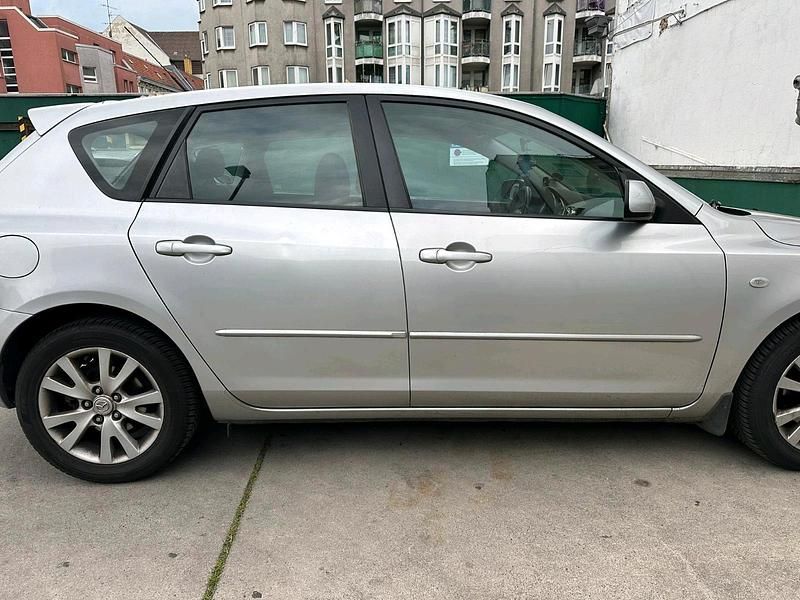 Silber Gebraucht 2007 Mazda 3 Limousine | 3.500 € (Etwas zu teuer) - Bild 1/4