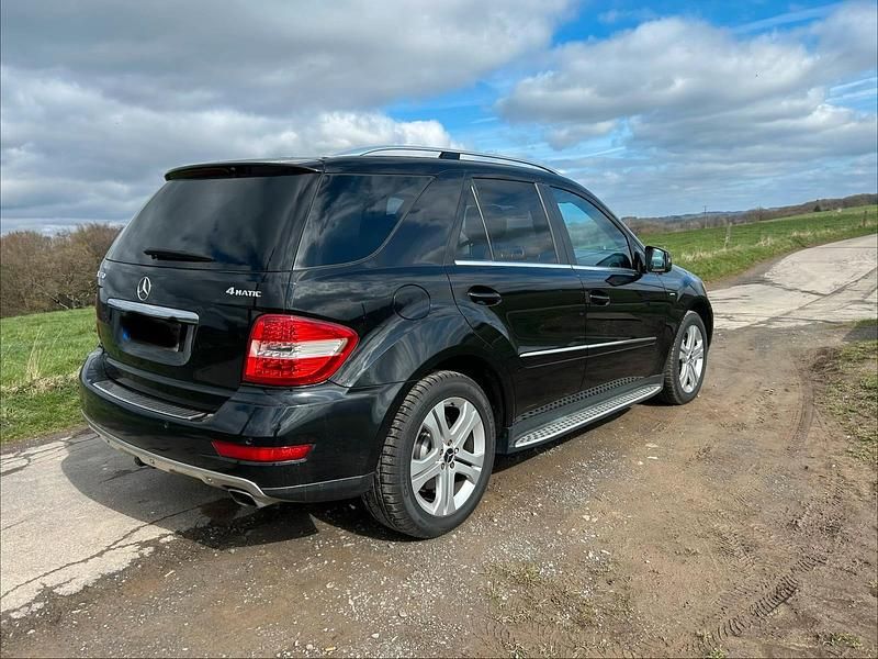 Gebraucht Mercedes ML350 231 PS (169 kW) 2011 Schwarz SUV