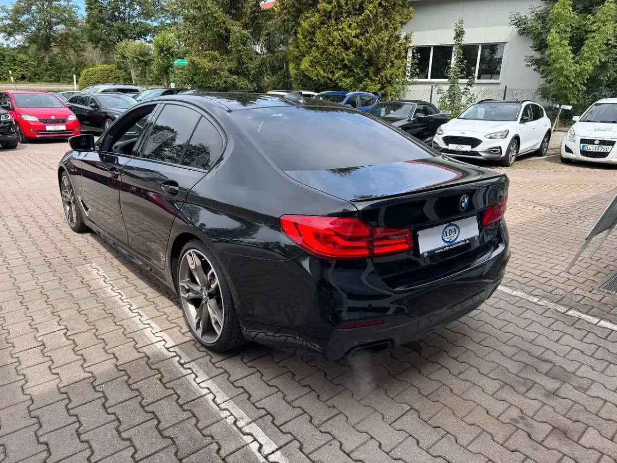 Gebraucht BMW 550 400 PS (294 kW) 2018 Saphirschwarz Limousine
