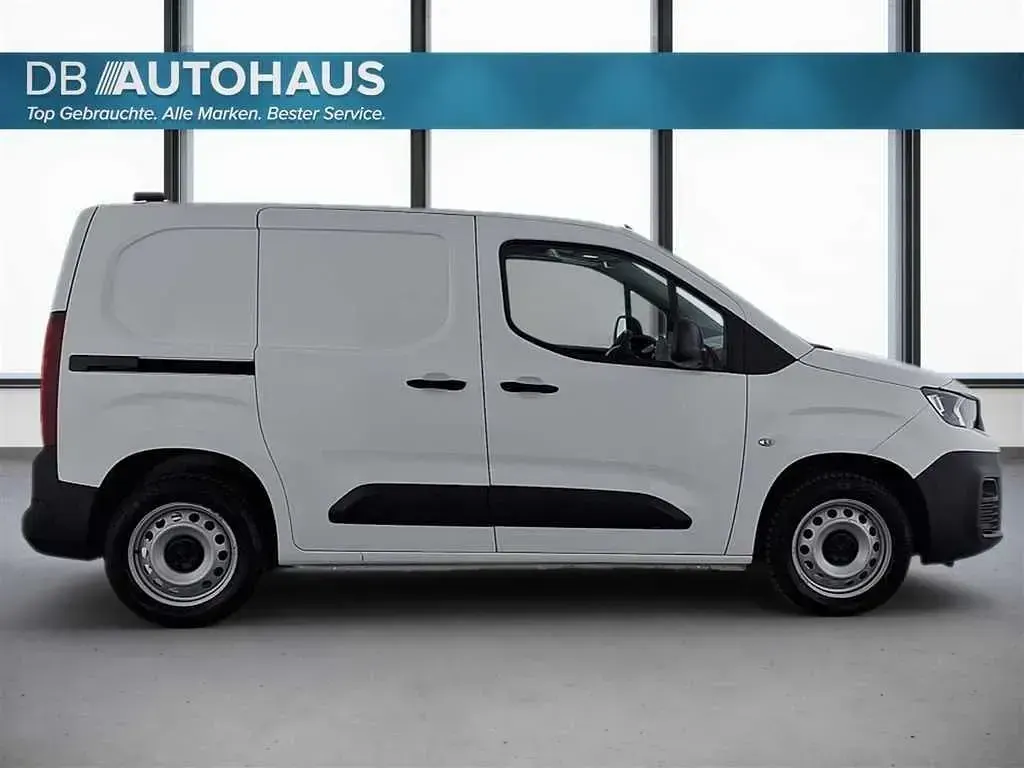 Gebraucht Peugeot Partner Premium 131 PS (96 kW) 2022 Weiß Van / Kleinbus