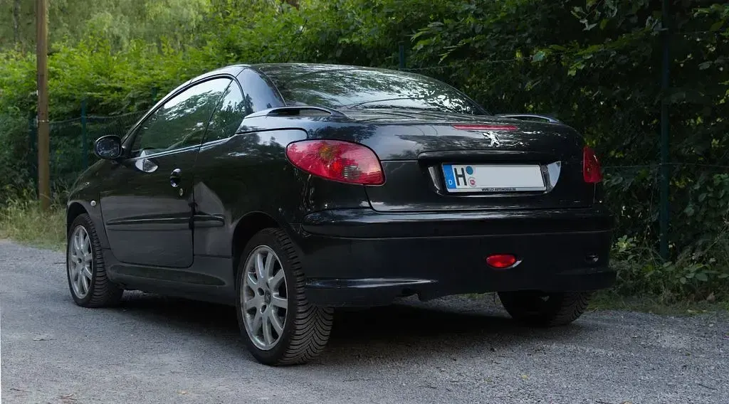 Gebraucht Peugeot 206 CC Filou 107 PS (78 kW) 2005 Rot Cabrio