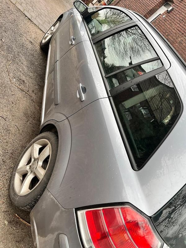 Gebraucht Opel Zafira 140 PS (102 kW) 2007 Silber Van / Kleinbus