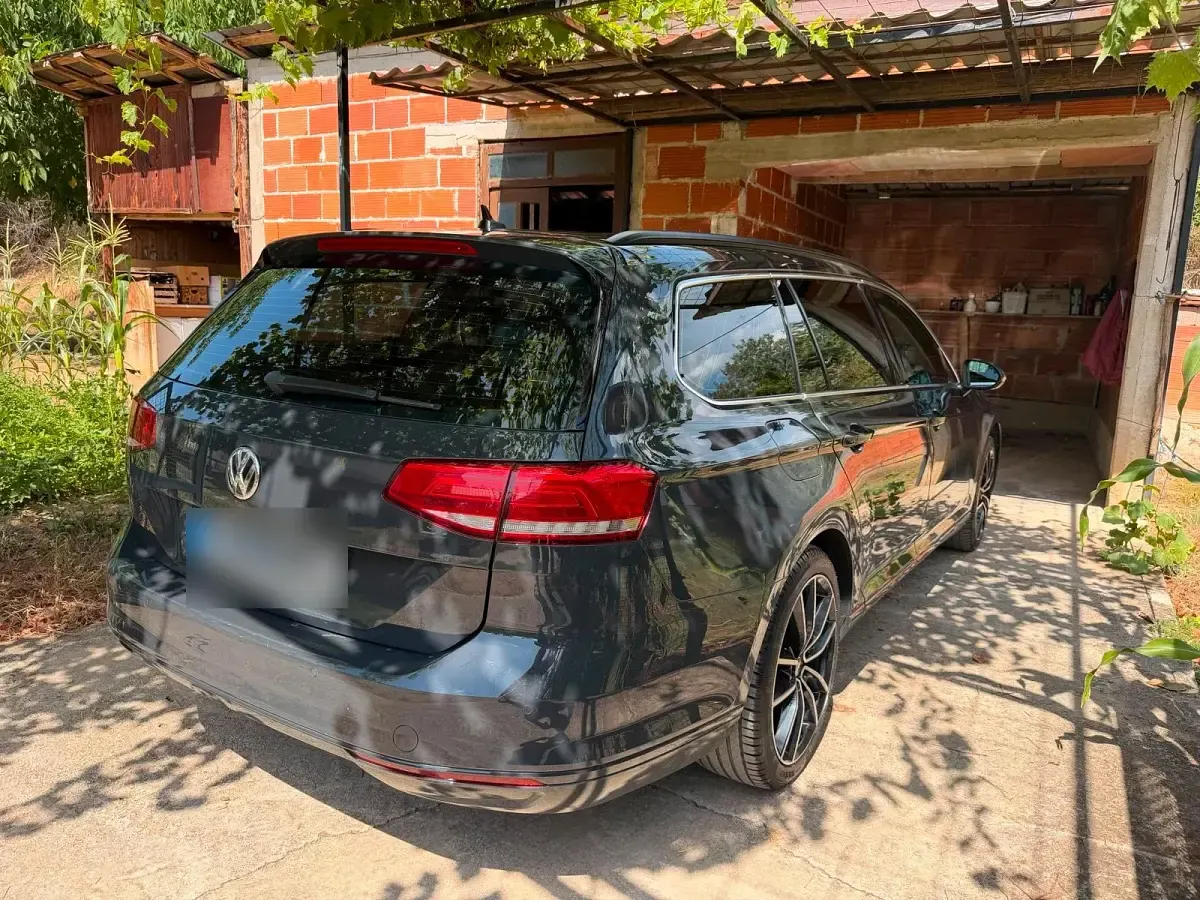 Gebraucht VW Passat Highline 150 PS (110 kW) 2018 Grau Kombi
