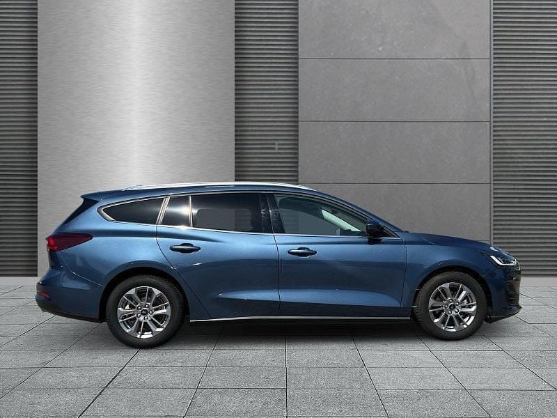 Diverse metallic Gebraucht 2024 Ford Focus Titanium X | 23.030 € (Superpreis) - Bild 1/4