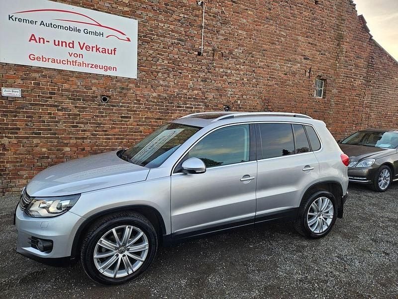 Silber Gebraucht 2016 VW Tiguan Sportline SUV | 12.990 € - Bild 1/4