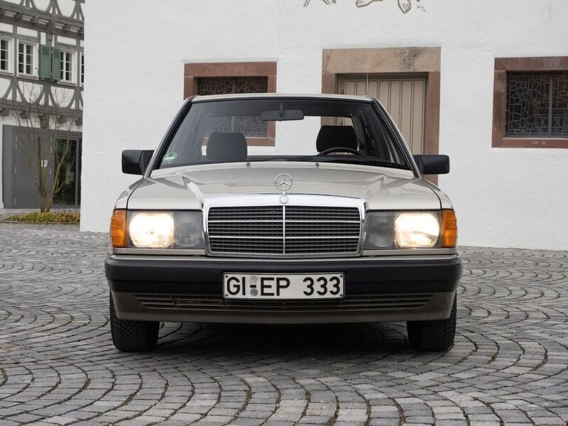 Silber Gebraucht 1989 Mercedes 190 Limousine | 12.900 € - Bild 1/4