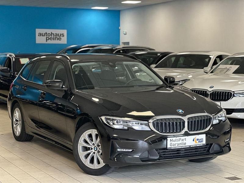 Schwarz Gebraucht 2022 BMW 318 Sport Line Limousine | 20.297 € (Superpreis) - Bild 1/4