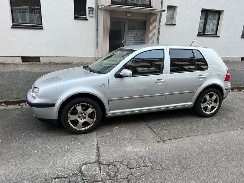 Silber Gebraucht 2003 VW Golf Pacific Limousine | 1.200 € (Superpreis) - Bild 1/4
