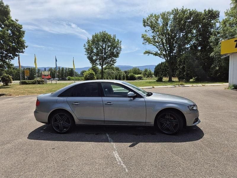 Grau Gebraucht 2009 Audi A4 Ambition Limousine | 5.850 € (Fairer Preis) - Bild 1/4