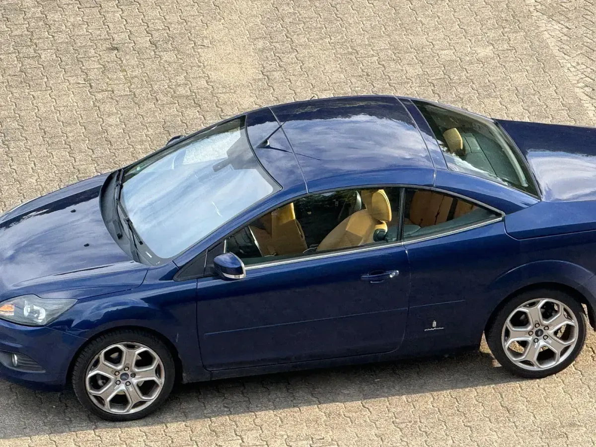 Gebraucht Ford Focus Cabriolet Titanium 136 PS (100 kW) 2009 Blau Cabrio