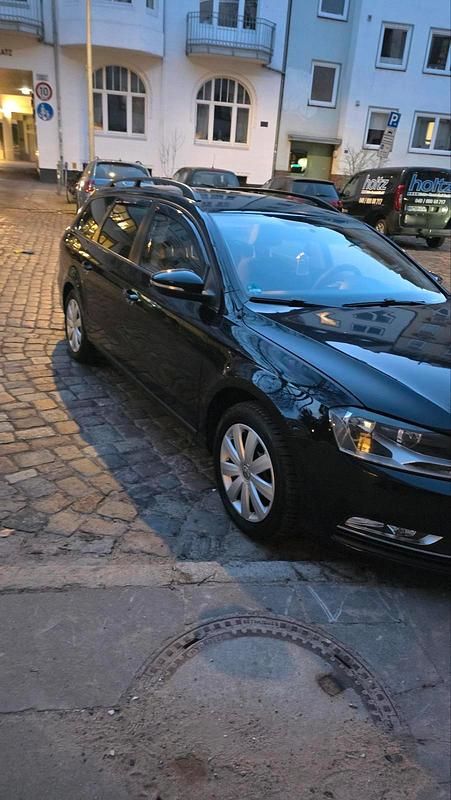 Gebraucht VW Passat 122 PS (89 kW) 2011 Schwarz Kombi