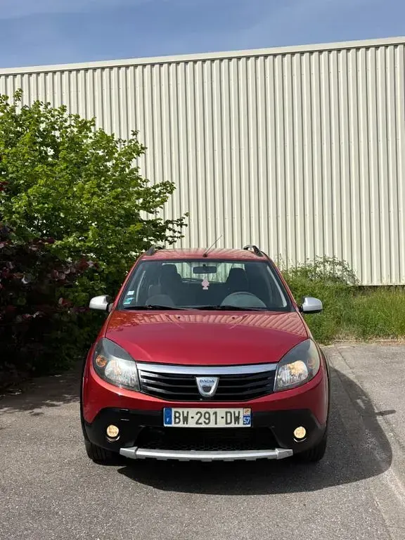 Second-hand Dacia Sandero Stepway 88 CP (64 kW) 2011 Roșu Berlinǎ