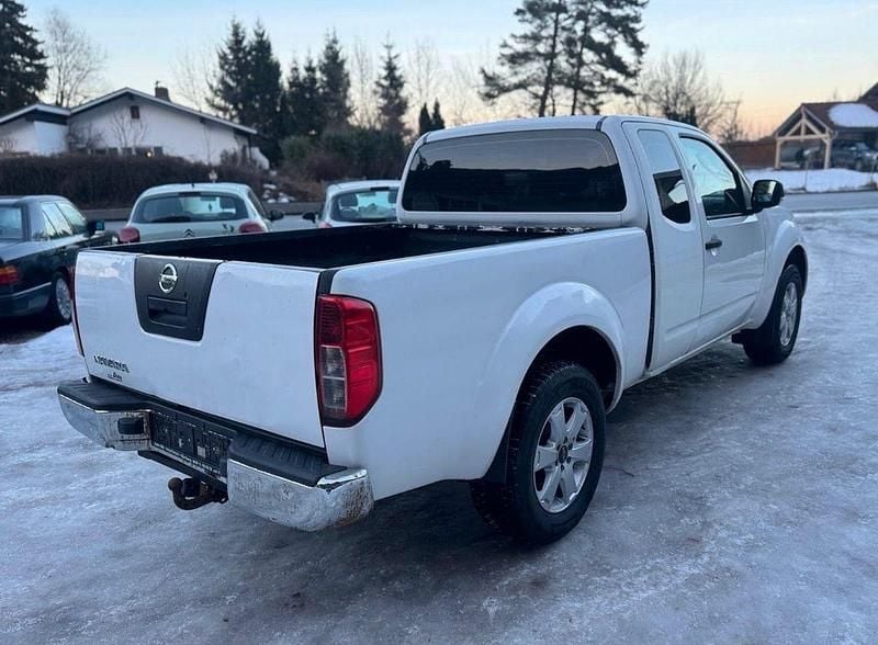 Gebraucht Nissan Navara XE 144 PS (105 kW) 2014 Weiß Abholung