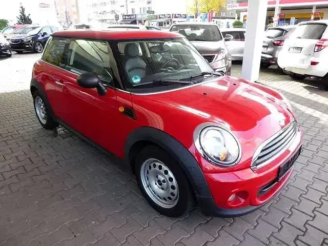 Begagnad Mini ONE 75 HK (55 kW) 2011 Röd Halvkombi