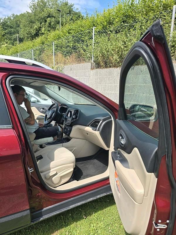Gebraucht Jeep Cherokee 183 PS (134 kW) 2019 Rot SUV