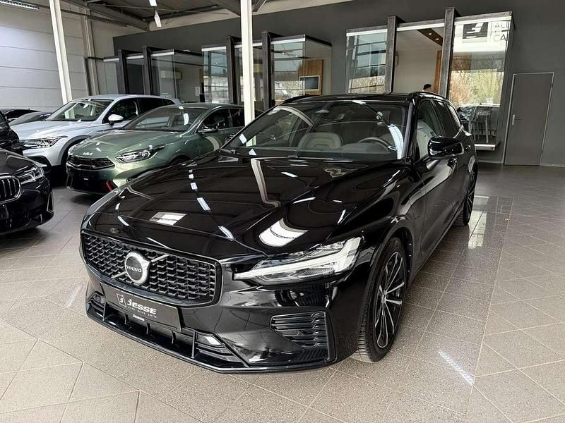 Gebraucht Volvo V60 Plus 253 PS (186 kW) 2022 Schwarz (metallic) Kombi