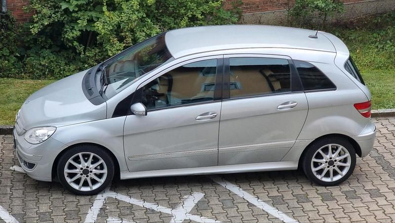 Silber Gebraucht 2008 Mercedes B170 Van / Kleinbus | 5.000 € - Bild 1/4