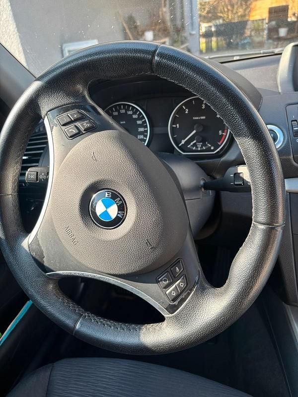 Gebraucht BMW 118 143 PS (105 kW) 2010 Schwarz Kleinwagen