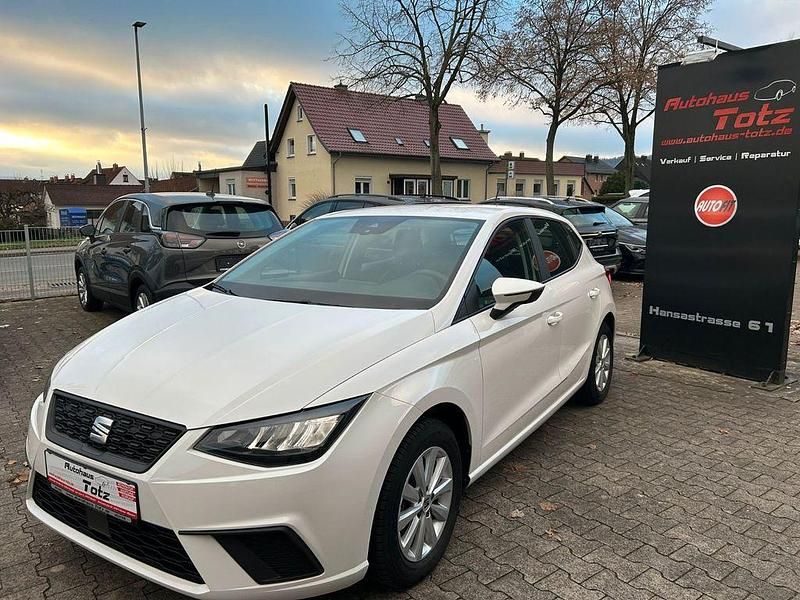 Weiß Gebraucht 2022 Seat Ibiza Reference Limousine | 12.499 € (Superpreis) - Bild 1/4