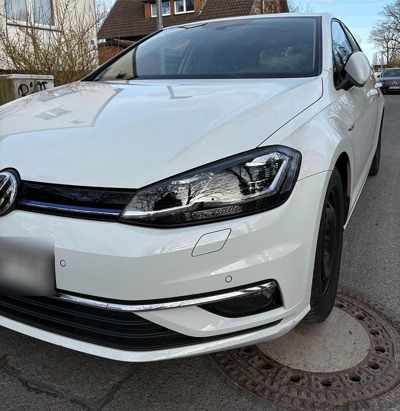 Gebraucht VW Golf VII 130 PS (95 kW) 2019 Weiß Kleinwagen