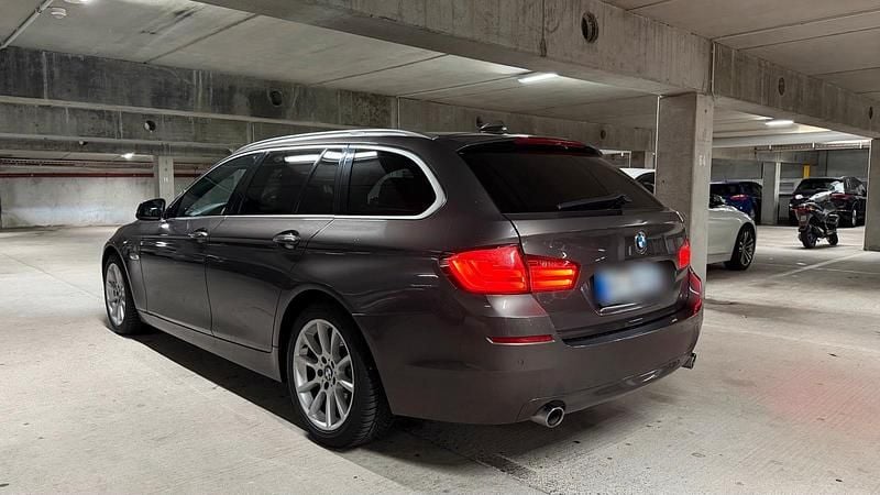 Braun Gebraucht 2012 BMW 535 Luxury Line Kombi | 9.500 € (Guter Preis) - Bild 1/4