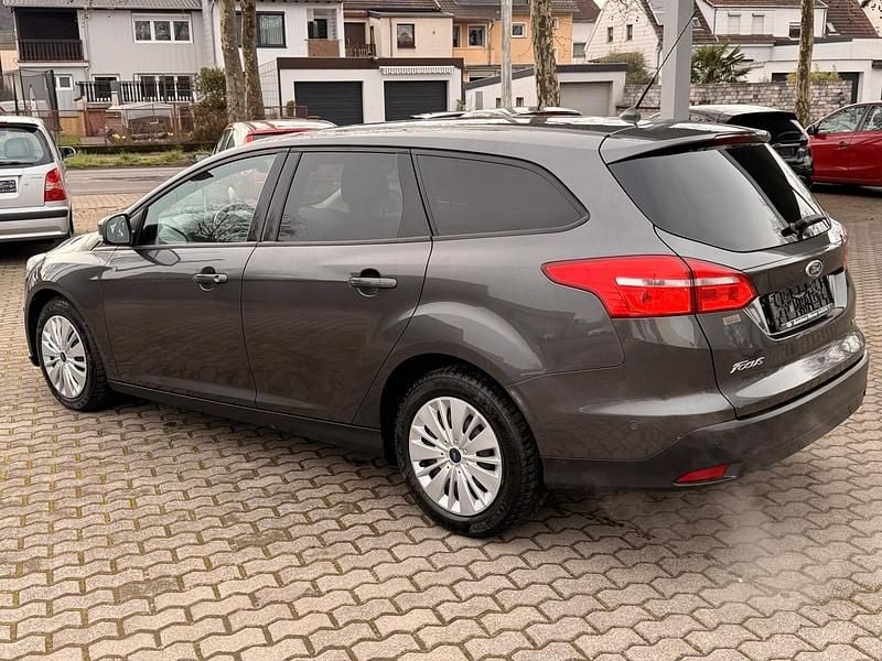 Gebraucht Ford Focus 100 PS (73 kW) 2017 Grau Kombi