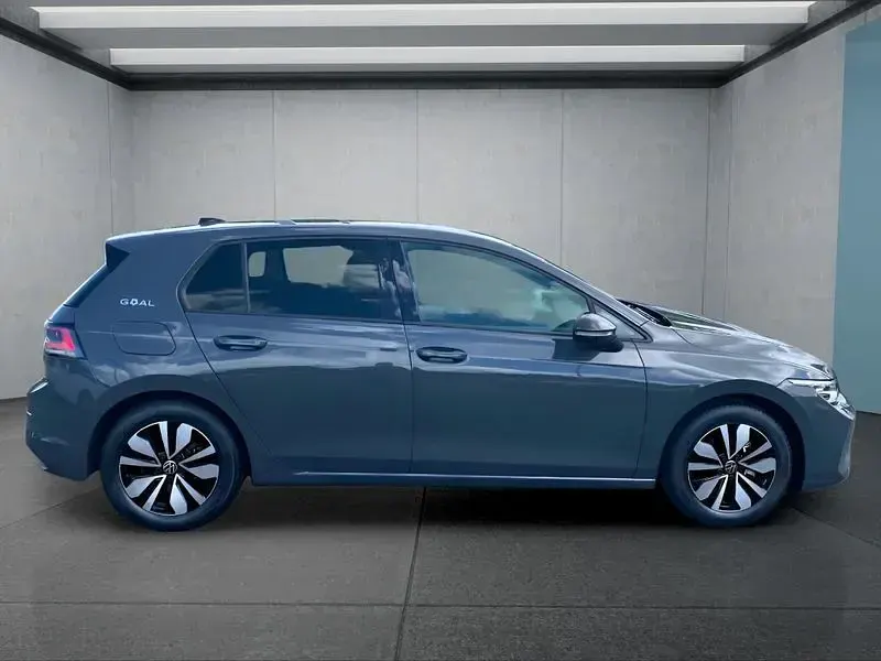 Gebraucht VW Golf VIII 150 PS (110 kW) 2025 Grau Kleinwagen