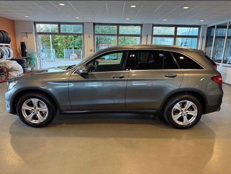 Gebraucht Mercedes GLC250 204 PS (150 kW) 2016 Selenitgrau SUV