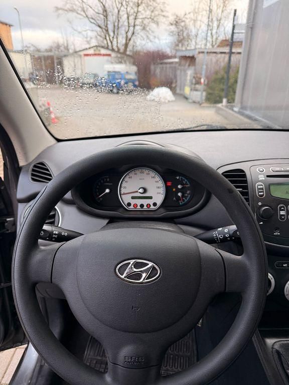 Gebraucht Hyundai i10 77 PS (56 kW) 2009 Grau Kleinwagen