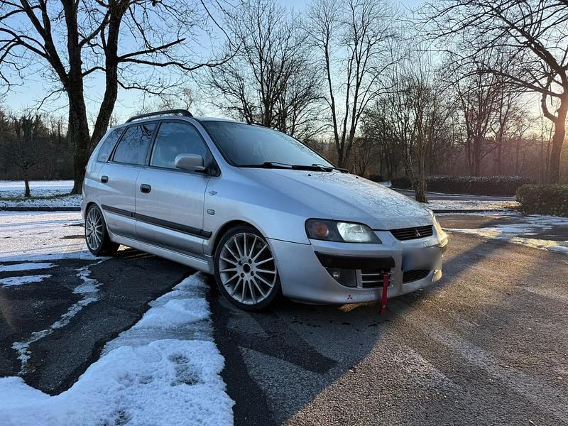 Gebraucht Mitsubishi Space Star 140 PS (102 kW) 2001 Silber Van / Kleinbus