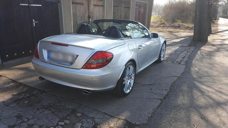 Gebraucht Mercedes SLK350 305 PS (224 kW) 2007 Silber Cabrio