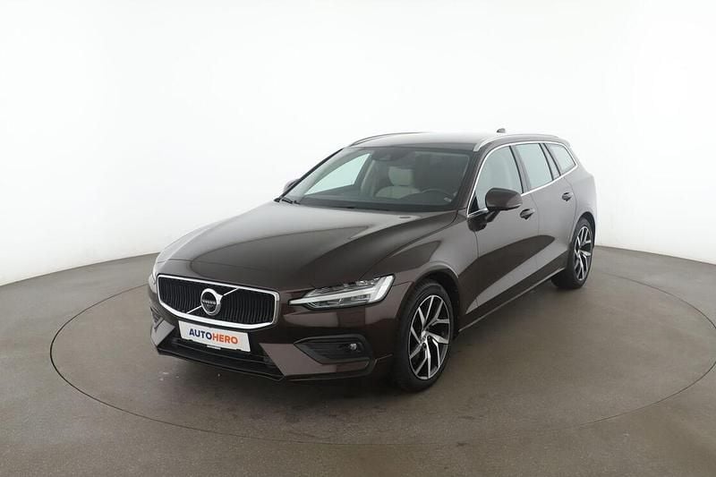 Braun Gebraucht 2019 Volvo V60 Momentum Kombi | 23.600 € (Guter Preis) - Bild 1/3