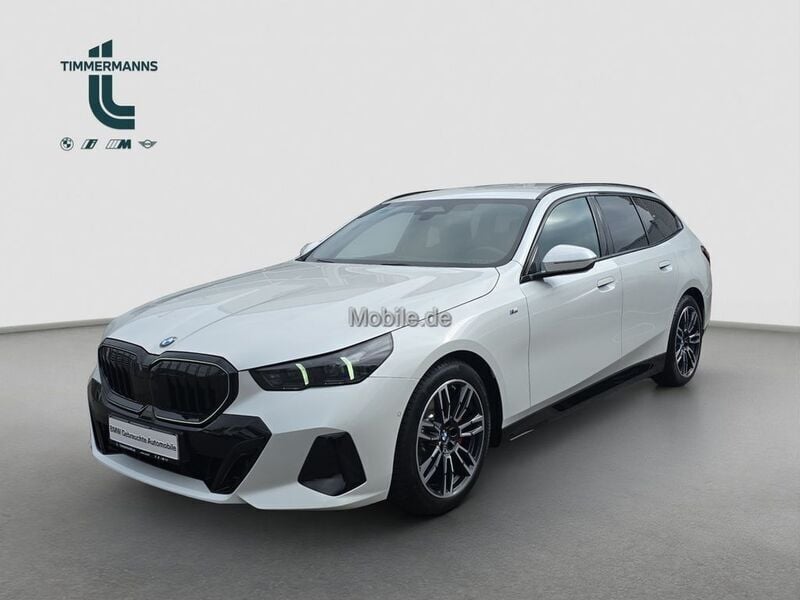 Weiß Gebraucht 2024 BMW 520 M Sport Kombi | 52.470 € (Superpreis) - Bild 1/4