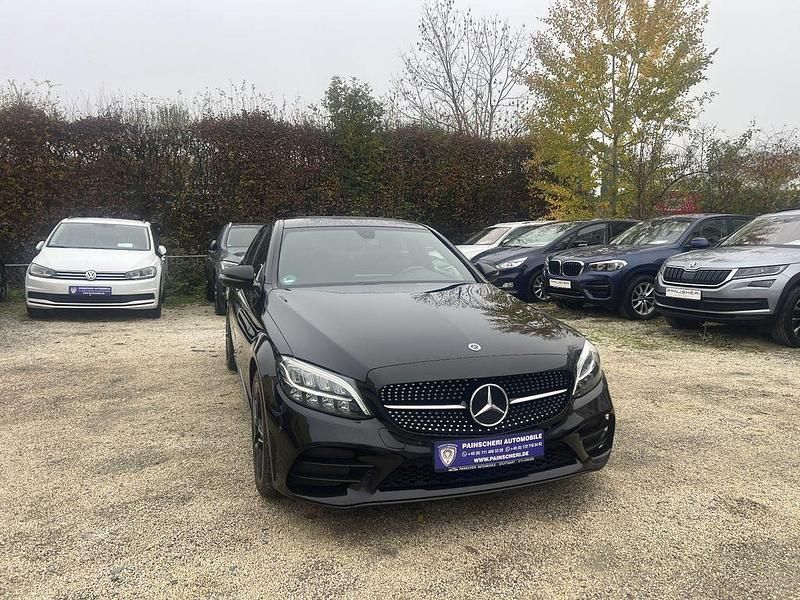 Schwarz Gebraucht 2018 Mercedes C200 AMG line Limousine | 16.999 € - Bild 1/4