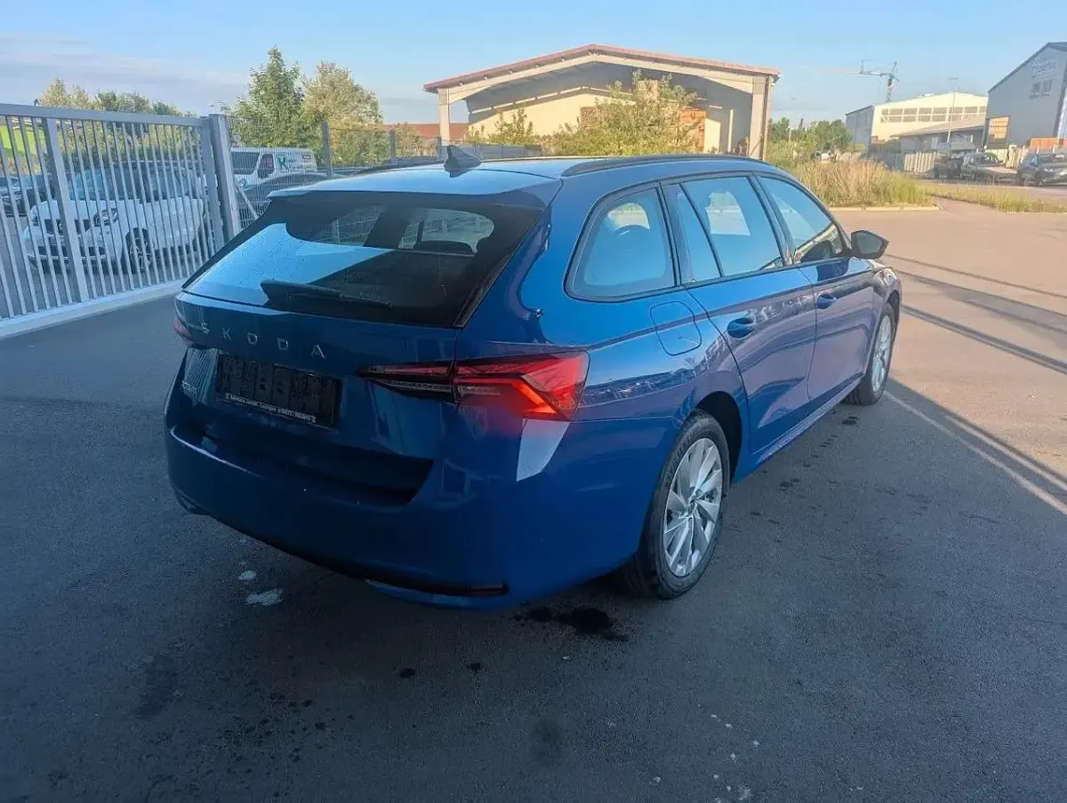 Gebraucht Skoda Octavia Selection 150 PS (110 kW) 2024 Blau Kombi