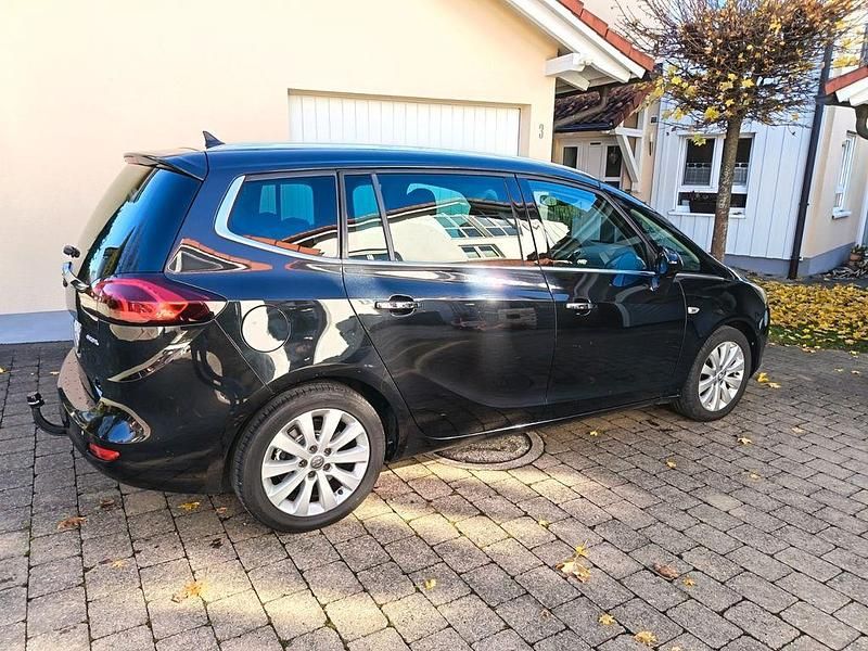 Schwarz Gebraucht 2012 Opel Zafira Tourer Innovation Van / Kleinbus | 5.900 € (Guter Preis) - Bild 1/4