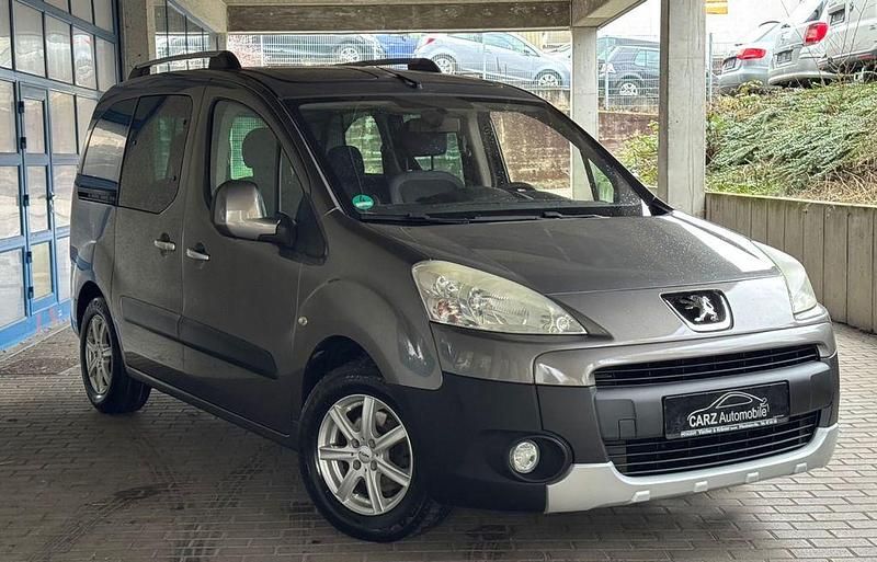 Gebraucht Peugeot Partner Tepee Family 109 PS (80 kW) 2009 Braun Van / Kleinbus